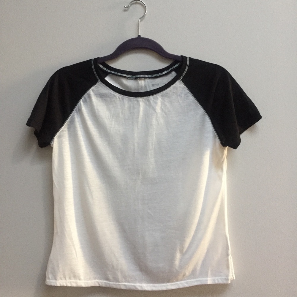 4 for $20 ⚫️ Urban Outfitters Cropped Soft Tee